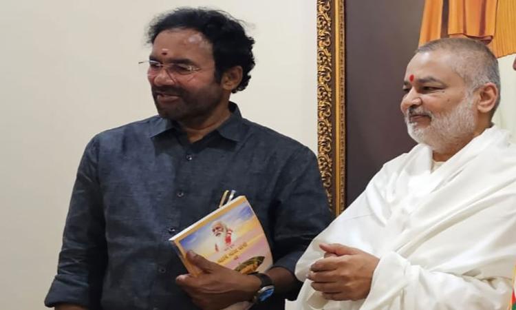 Brahmachari Girish ji with Mrs. Vasanthy Parasuraman and Shri Ramdev has met and presented his new book to the BJP President of Telangana and Union Minister of Culture and Tourism Hon'ble Shri G. Kishan Reddy ji and briefed him about Maharishi organisations and programmes.