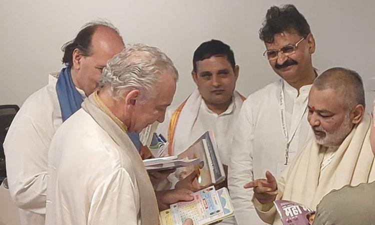 Brahmachari Girish Ji, Shri Ved Prakash Sharma, Shri Yateesh Saxena, Shri Ramdev and other members of MVM Schools Group have met Dr. Tony Nader (Maharajadhiraj Rajaram Ji) during assembly of 10000 Siddhas at Hyderabad and Brahmachari Ji presented him book 