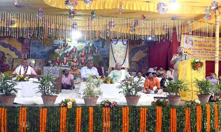 Shri Guru Purnima was celebrated at Swami Brahmanand Saraswati Ashram Prayag.