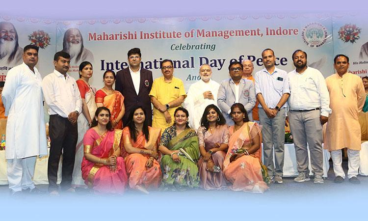 International Day of Peace and the commencement of the academic session of Maharishi Institute of Management, Indore. Padmashree Dr. Janak Palta Magligan was the chief guest of the programme and international poet Professor Rajeev Sharma and Dr. Rajeev Dixit DCDC, Devi Ahilya University were the special guests. 